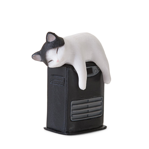 Neko Home Position Vol. 2 White Cat on Heater Mini Figure